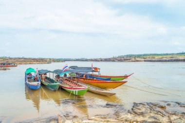 Sam Phan Boke 'da uzun kuyruk teknesi, Ubon Ratchathani Tayland