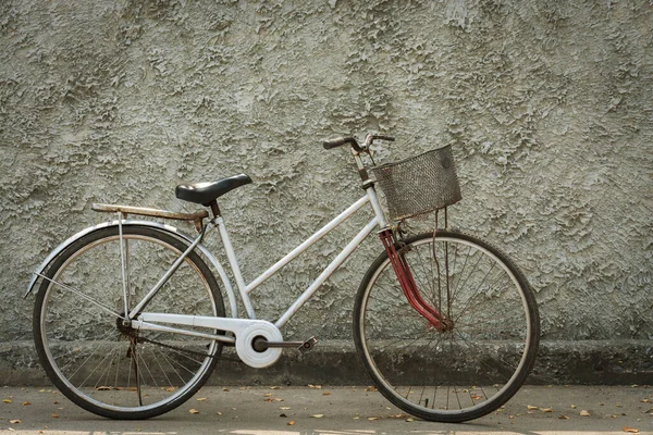 Old Bicycle Vintage Wall Backdrop Concrete — Stock Photo, Image