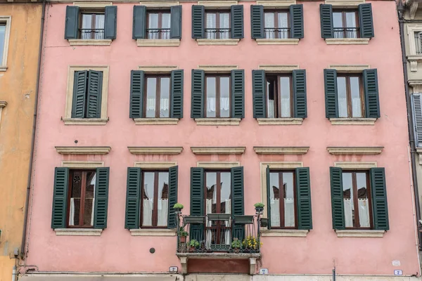 Klasik İtalyan fasade İtalya