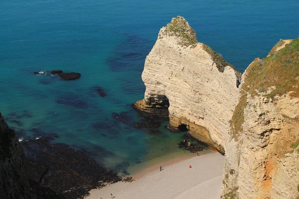 Cliffs and beach of Etretat in France — Stock Photo, Image