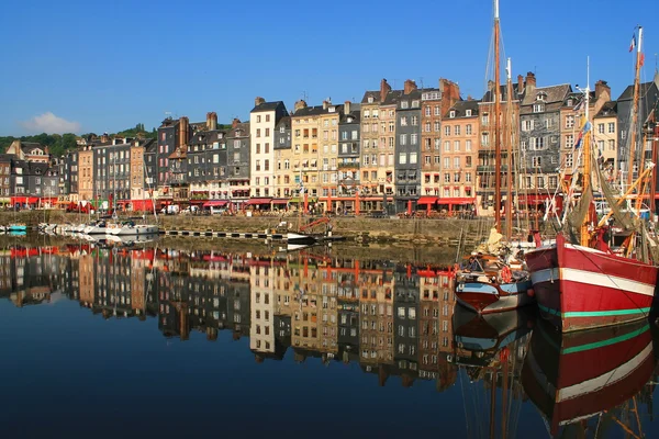 Gamla hamnen i Honfleur, franska Norman staden — Stockfoto