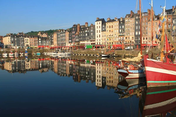 Gamla hamnen i Honfleur, franska Norman staden — Stockfoto