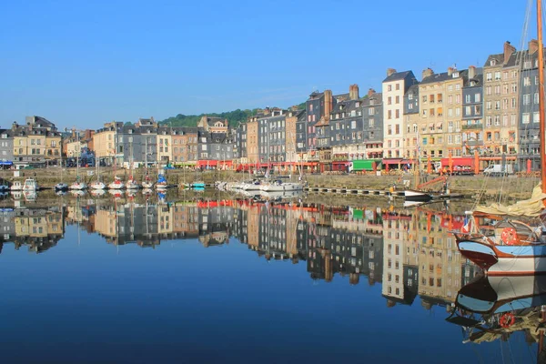 Gamla hamnen i Honfleur, franska Norman staden — Stockfoto