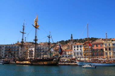 Yelkende Ste, Fransa