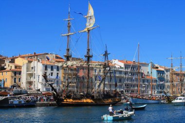 Yelkende Ste, Fransa