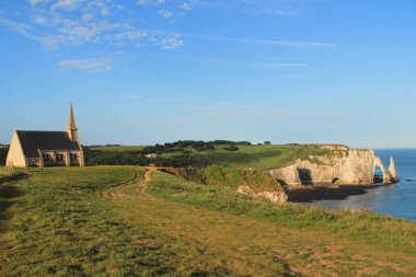 Plaj ve kayalıklarla, Etretat, Fransa