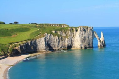 Beach ans kayalıklarla Etretat Fransa