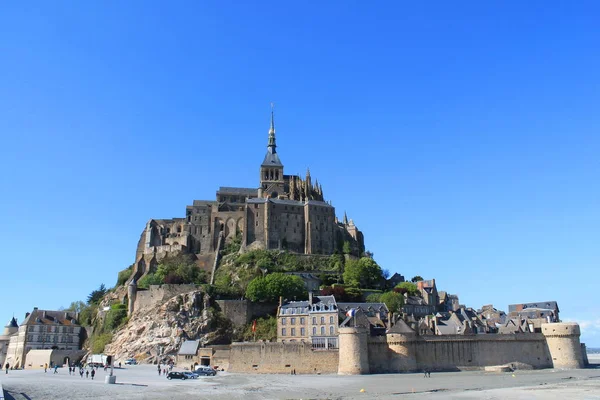Le Mont-Saint-Michel, French island commune in Normandy — Stock Photo, Image
