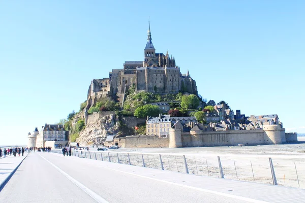 Le Mont-Saint-Michel, French island commune in Normandy — Stock Photo, Image