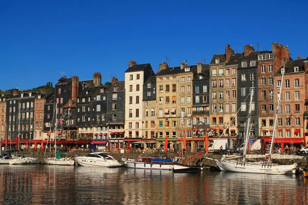 Gamla hamnen i Honfleur, franska Norman staden — Stockfoto