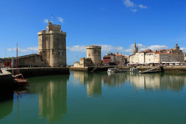 Porto velho de La Rochelle, a cidade francesa e porto — Fotografia de Stock