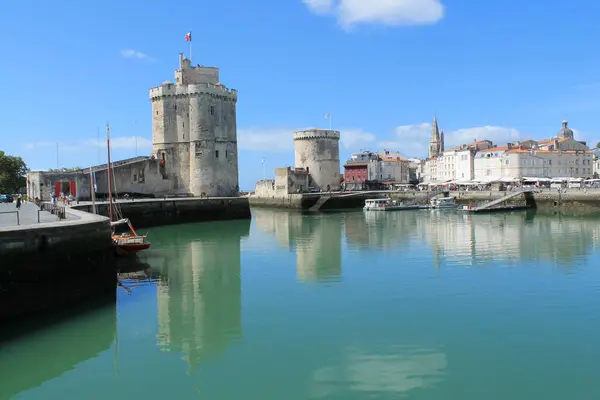 Porto velho de La Rochelle, a cidade francesa e porto — Fotografia de Stock