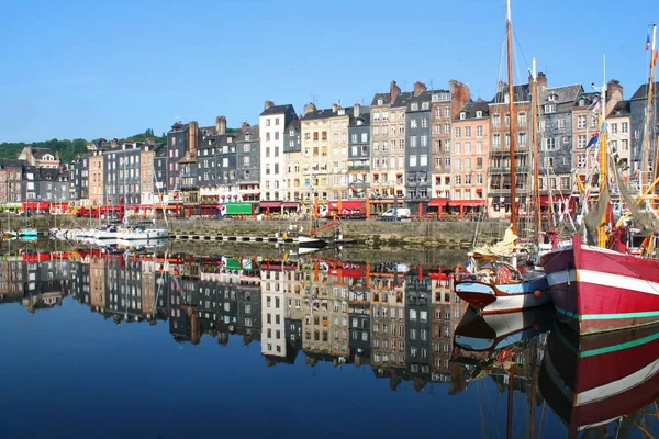 Gamla hamnen i Honfleur, franska Norman staden — Stockfoto