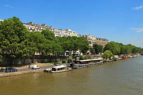 Capitale parisienne et ville la plus peuplée de France — Photo