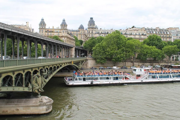 París, capital y la ciudad más poblada de Francia — Foto de Stock