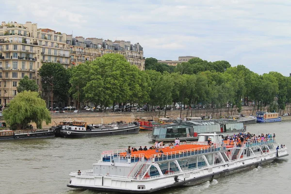 París, capital y la ciudad más poblada de Francia — Foto de Stock