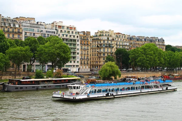 París, capital y la ciudad más poblada de Francia — Foto de Stock