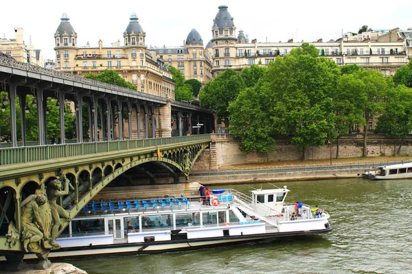 Parigi, capitale e la città più popolosa della Francia — Foto Stock