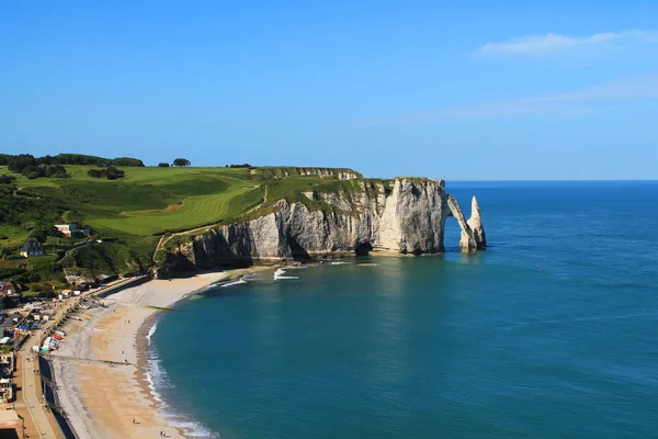 Beach and cliffs of Etretat in France — Stock Photo, Image