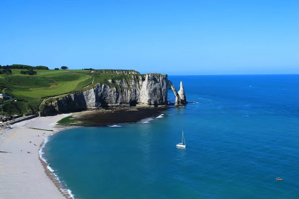 Beach and cliffs of Etretat in France — Stock Photo, Image