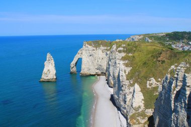 Plaj ve kayalıklarla, Etretat, Fransa