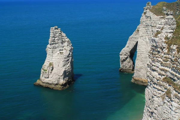 Stranden och klipporna i Étretat, Frankrike — Stockfoto