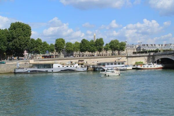 El río Sena en París, capital de Francia — Foto de Stock