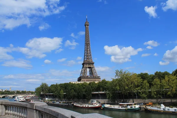 Der Eiffelturm in Paris — Stockfoto