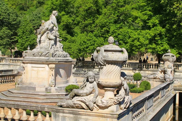 Jardín Fuentes Nimes Francia — Foto de Stock