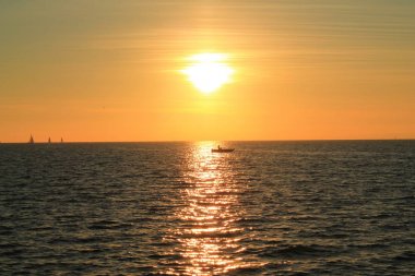 Grau du Roi, occitanie bölge Fransa'nın kıyısında bir sahil beldesi nde Günbatımı