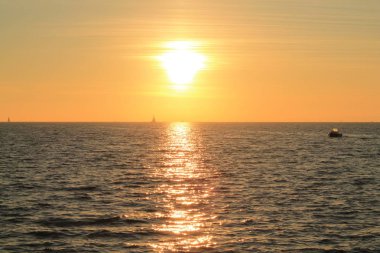 Grau du Roi, occitanie bölge Fransa'nın kıyısında bir sahil beldesi nde Günbatımı