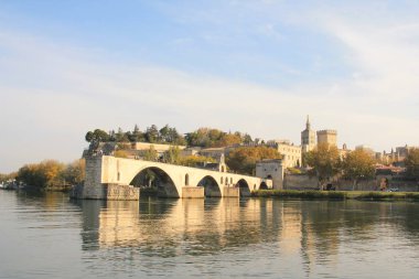 Avignon, Rhne Nehri'nin sol yakasında Vaucluse bölümü güneydoğu Fransa'da şehirde
