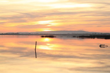 Montpellier, Fransa'nın güneyindeki Camargue bölgesinde inanılmaz gün batımı