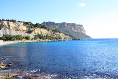 Cassis, Marsilya, Fransa'nın Doğu Akdeniz kıyısında yer alan bir tatil beldesi