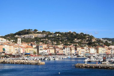 Cassis, Marsilya, Fransa'nın Doğu Akdeniz kıyısında yer alan bir tatil beldesi
