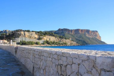 Cassis, Marsilya, Fransa'nın Doğu Akdeniz kıyısında yer alan bir tatil beldesi