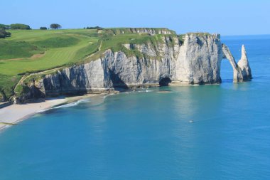 Plaj ve kayalıklarla Etretat, turizm ve tarım norman Fransız şehir