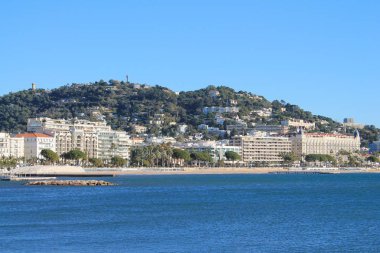 Cannes ve Croisette Bulvarı boyunca waterfront French Riviera, Fransa için panoramik manzaralı