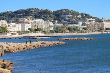 Cannes ve Croisette Bulvarı boyunca waterfront French Riviera, Fransa için panoramik manzaralı