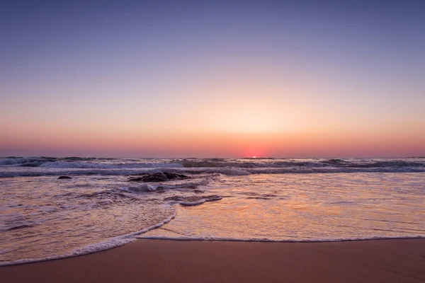 Colorido océano playa amanecer — Foto de Stock