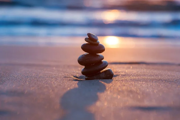Kamienie równowagi w sunrise — Zdjęcie stockowe