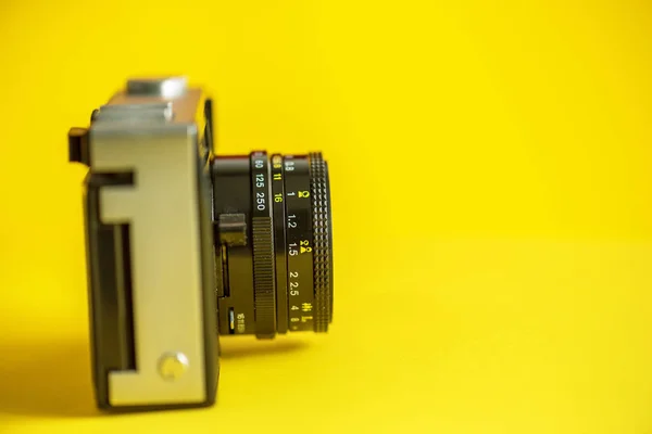 아주 오래 된 빈티지 필름 카메라. — 스톡 사진