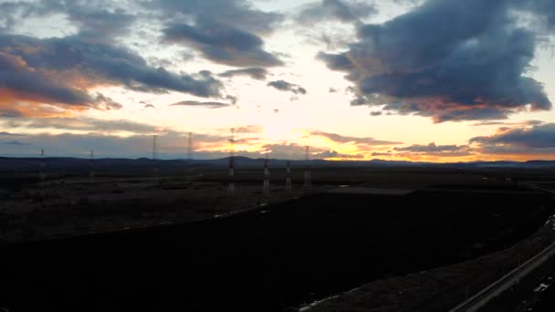 美丽的落日下保加利亚铁路段的空中景观 — 图库视频影像