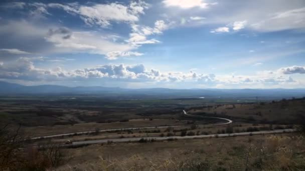 Lapso Tiempo Las Nubes Que Pasan Por Campo Día Soleado — Vídeo de stock