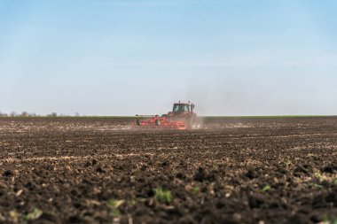 Traktör alanları plowing.