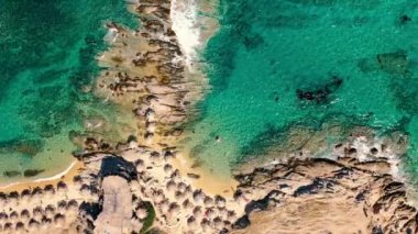 Yunanistan 'daki Tigania plajının havadan görünüşü.