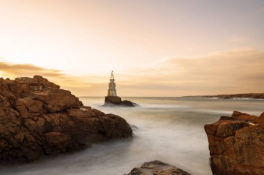 Bulgaristan 'ın Ahtopol kentindeki deniz fenerinde yaz günü.