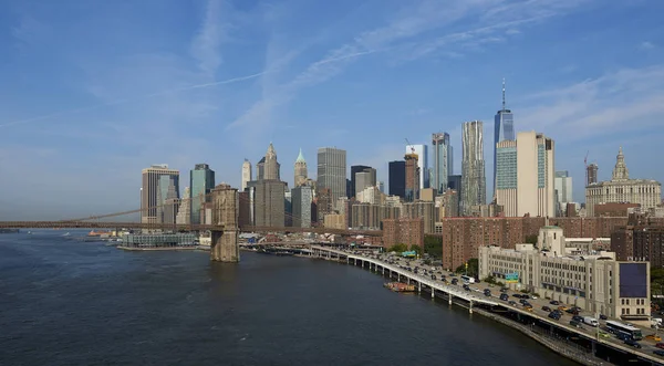 Brooklyn Bridge and New York city — Stock Photo, Image