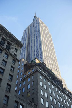 Arka plan mavi gökyüzü ile New York'ta Manhattan gökdelenler