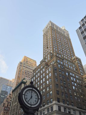 Arka plan mavi gökyüzü ile New York'ta Manhattan gökdelenler